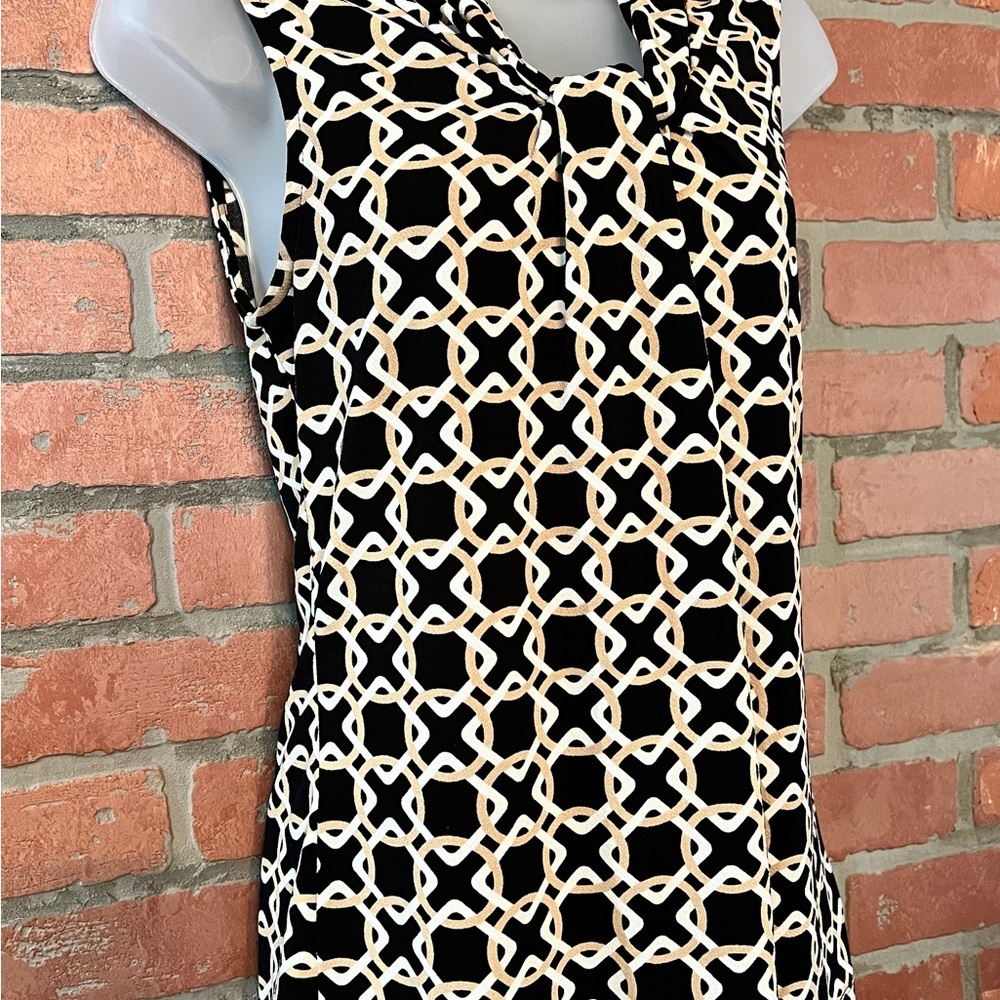 Banana Republic sleeveless drape front blouse, geometric pattern - Picture 3 of 7